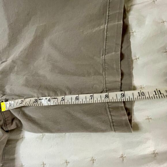 L.L. Bean Lake Washed Stretch Flat Front Cotton Shorts Men's 34 | Tan | EUC - Picture 10 of 10